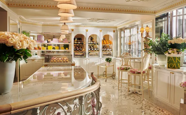 Cake & Flowers at The Dorchester in the afternoon sun