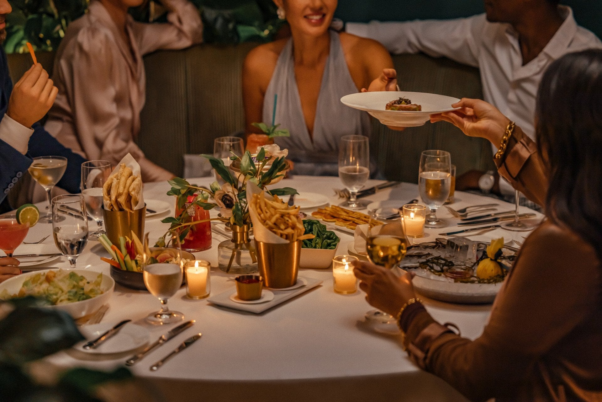 Dining in the Polo Lounge, The Beverly Hills Hotel, Beverly Hills 