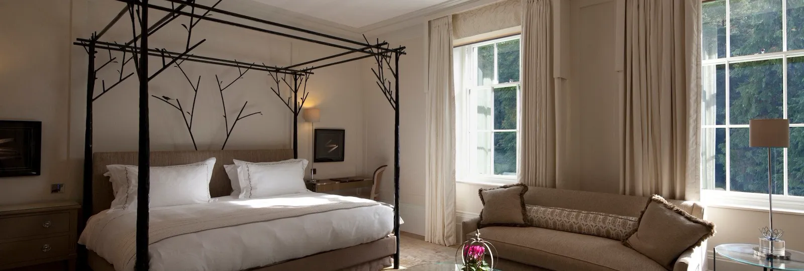 Coworth Park-Mansion House Junior Suite (25)-highres