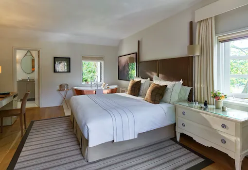 Coworth Park-Cottage Executive Suite-Farmer's East-propped-highres