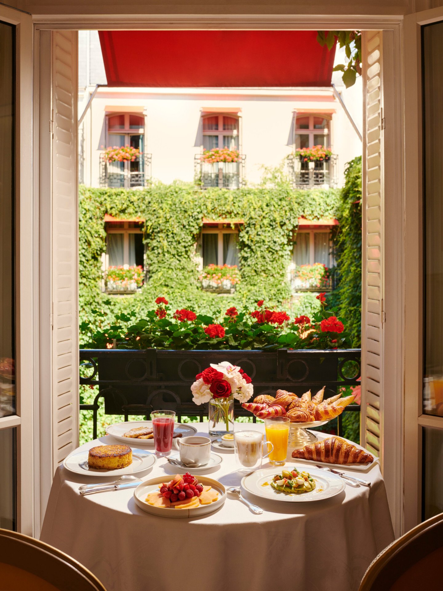 Images of the brunch in room showing pastries and fresh fruits with a view on La Cour Jardin