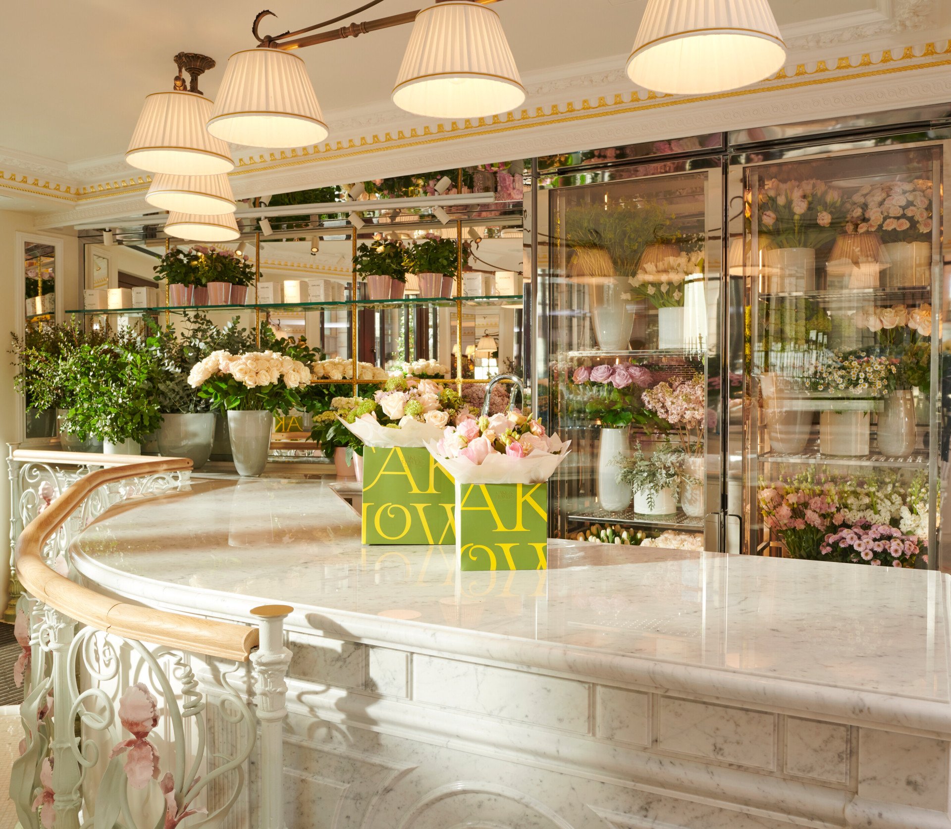 Cake & Flowers at The Dorchester in the afternoon sun
