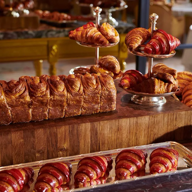 Images of the brunch at the Jean Imbert au Plaza Athénée. We can pastries on a marbel table