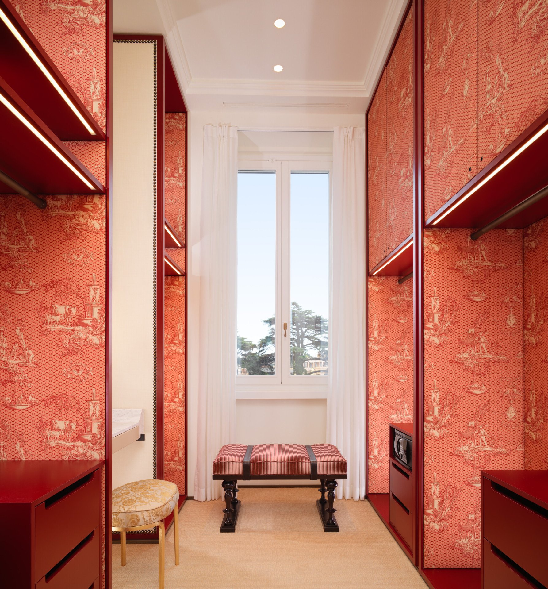Walk in cabinet at Dolce Vita Suite at Hotel Eden, Rome