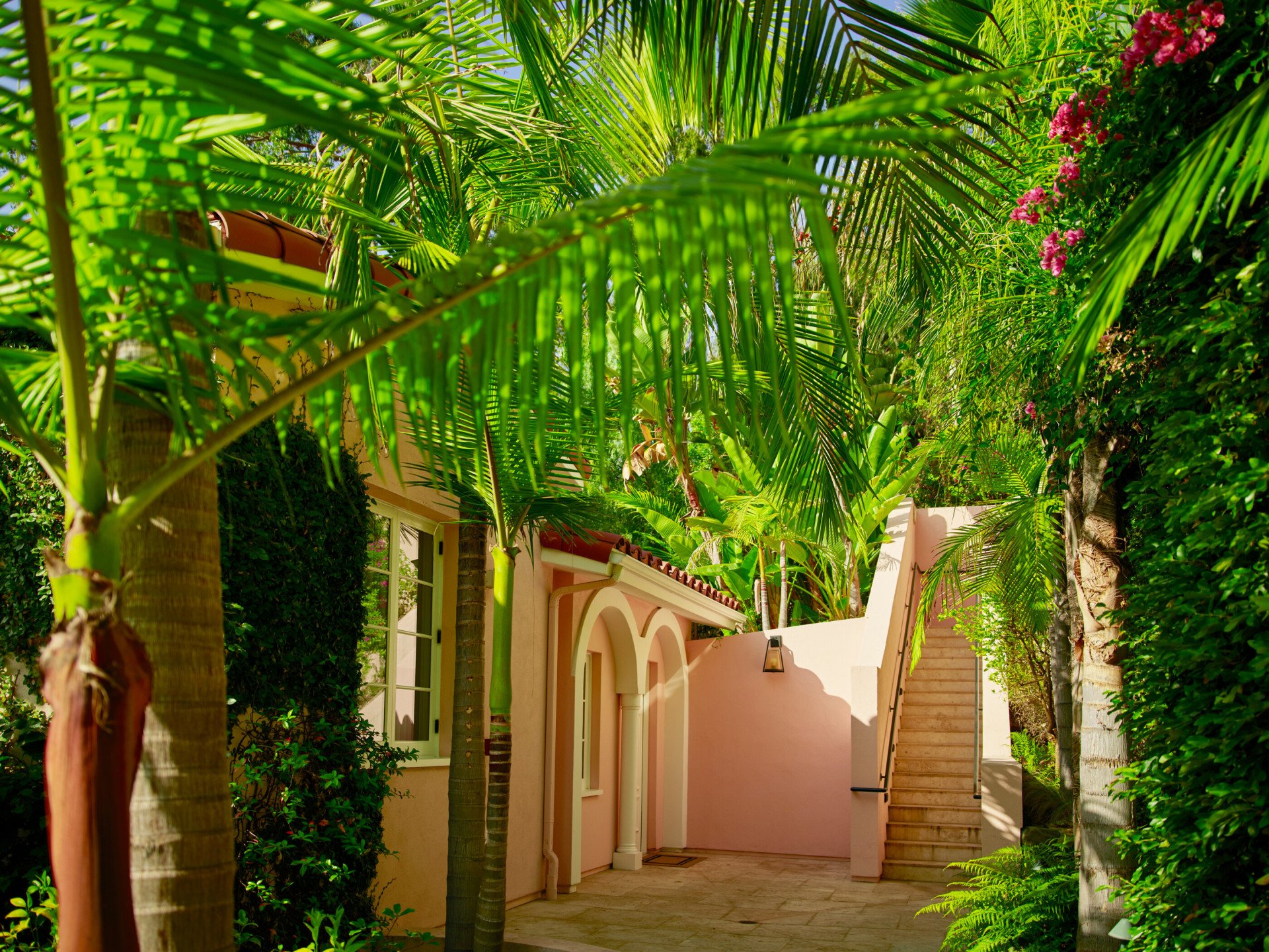 Suite entrance and staircase Hotel Bel-Air