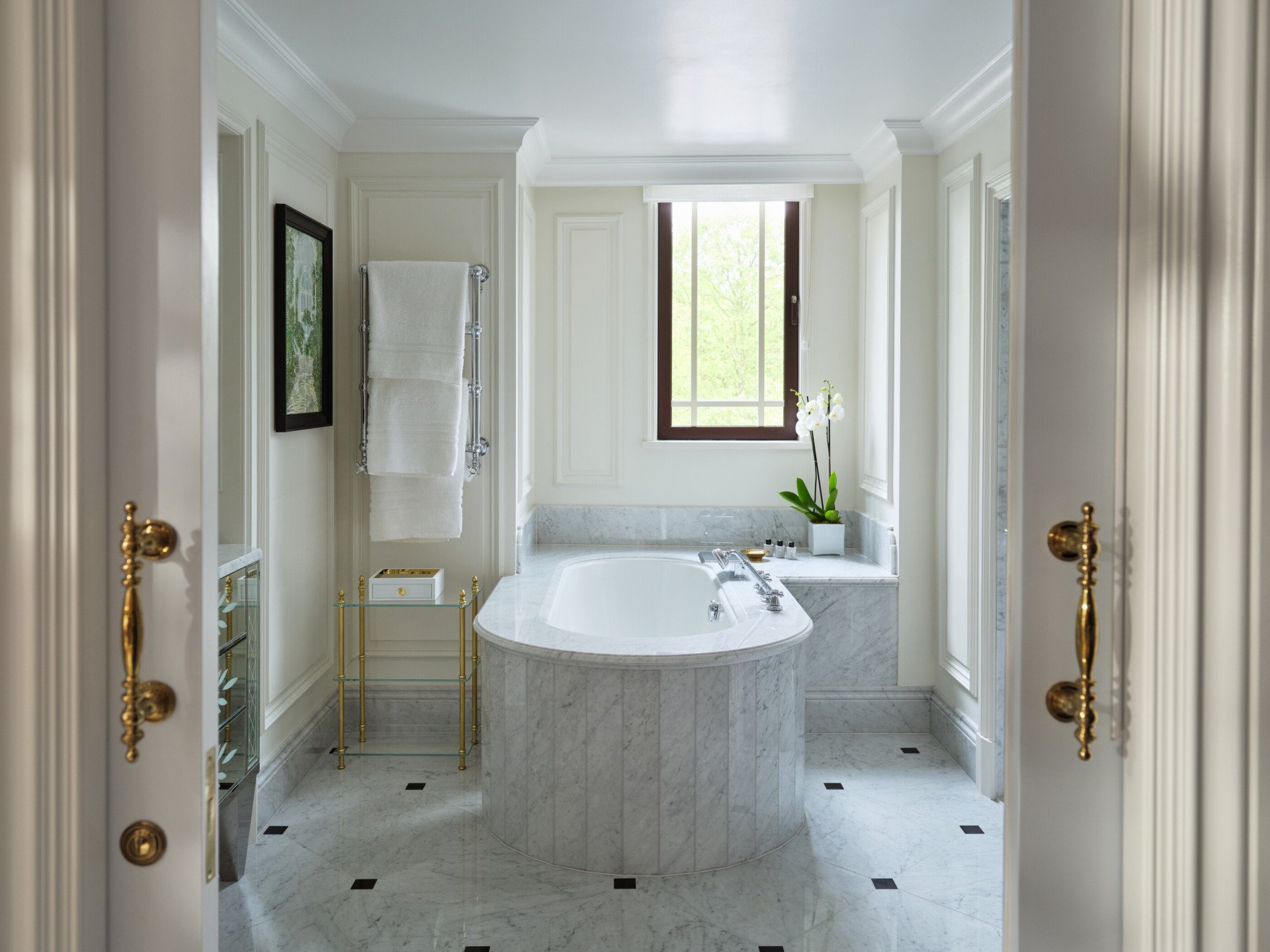 Hyde Park Suite in afternoon light bathroom with marble bathtub