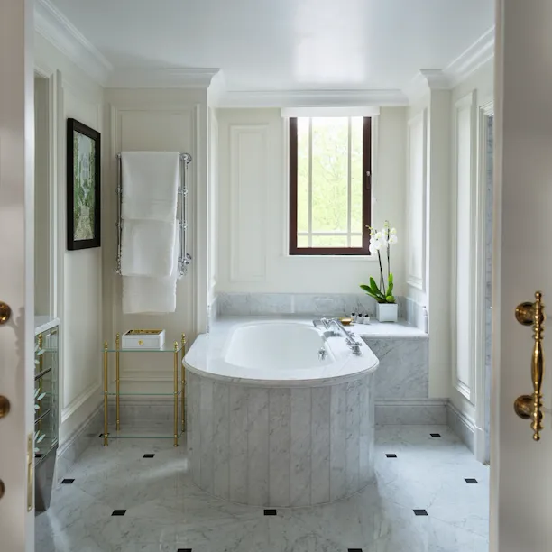 Hyde Park Suite in afternoon light bathroom with marble bathtub