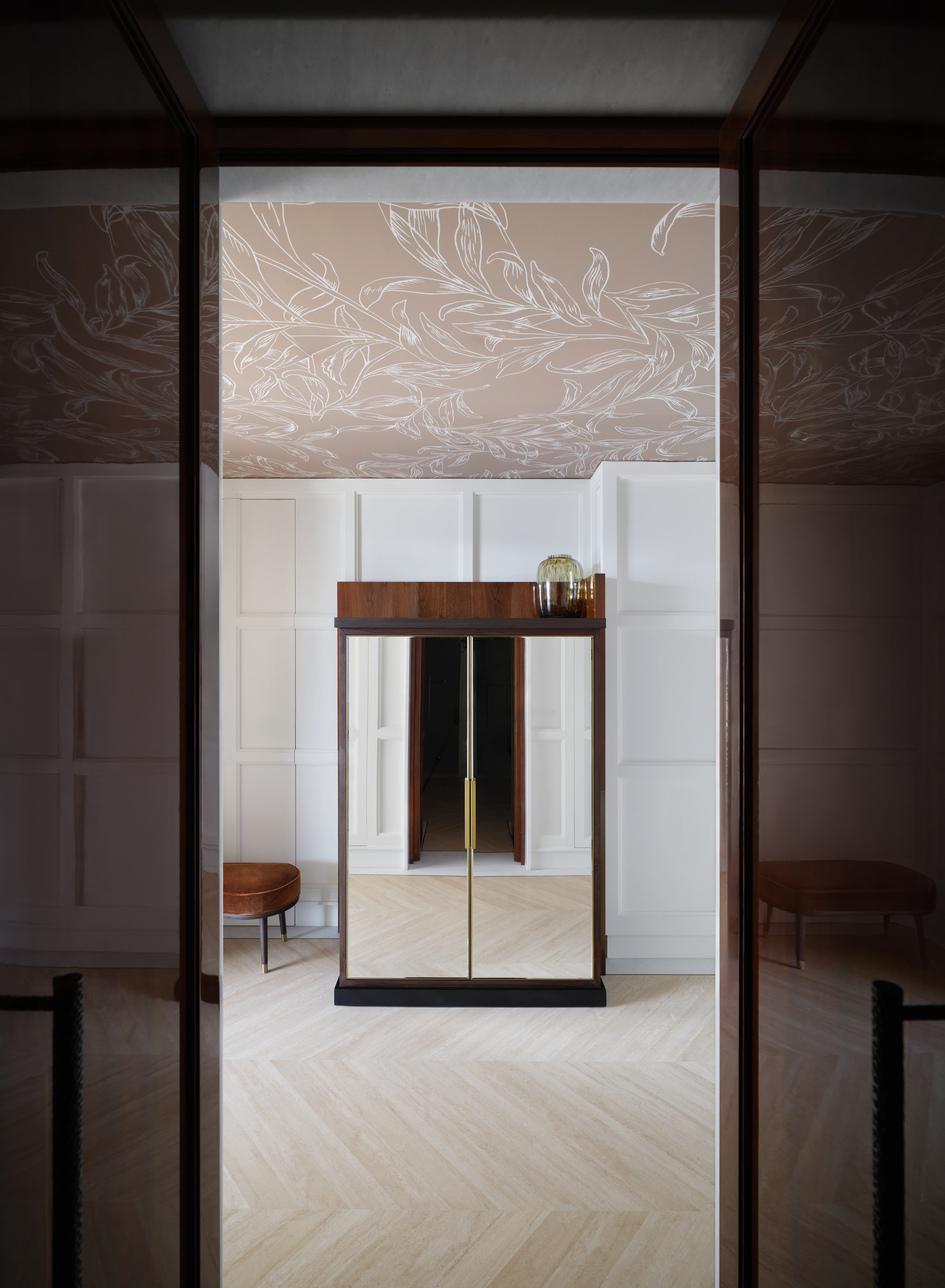 The wardrobe from the point of view of entering the Marina Room