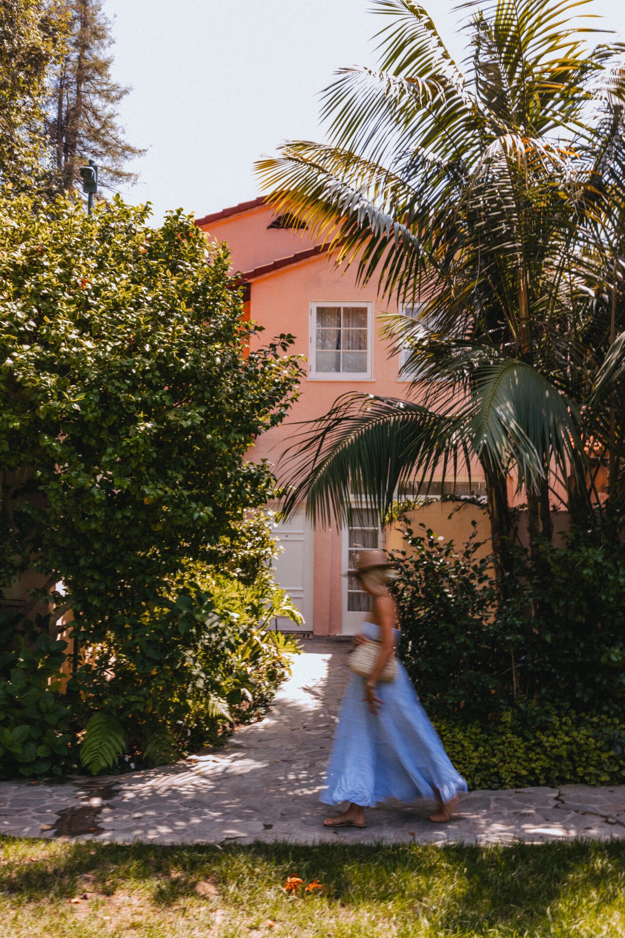 Hotel Bel-Air garden grounds moment 