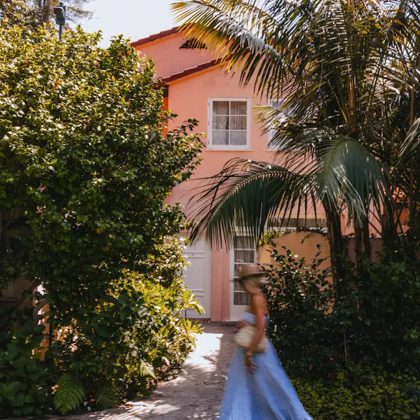 Hotel Bel-Air garden grounds moment