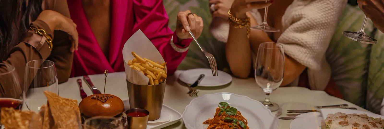 Dining in the Polo Lounge, The Beverly Hills Hotel, Beverly Hills