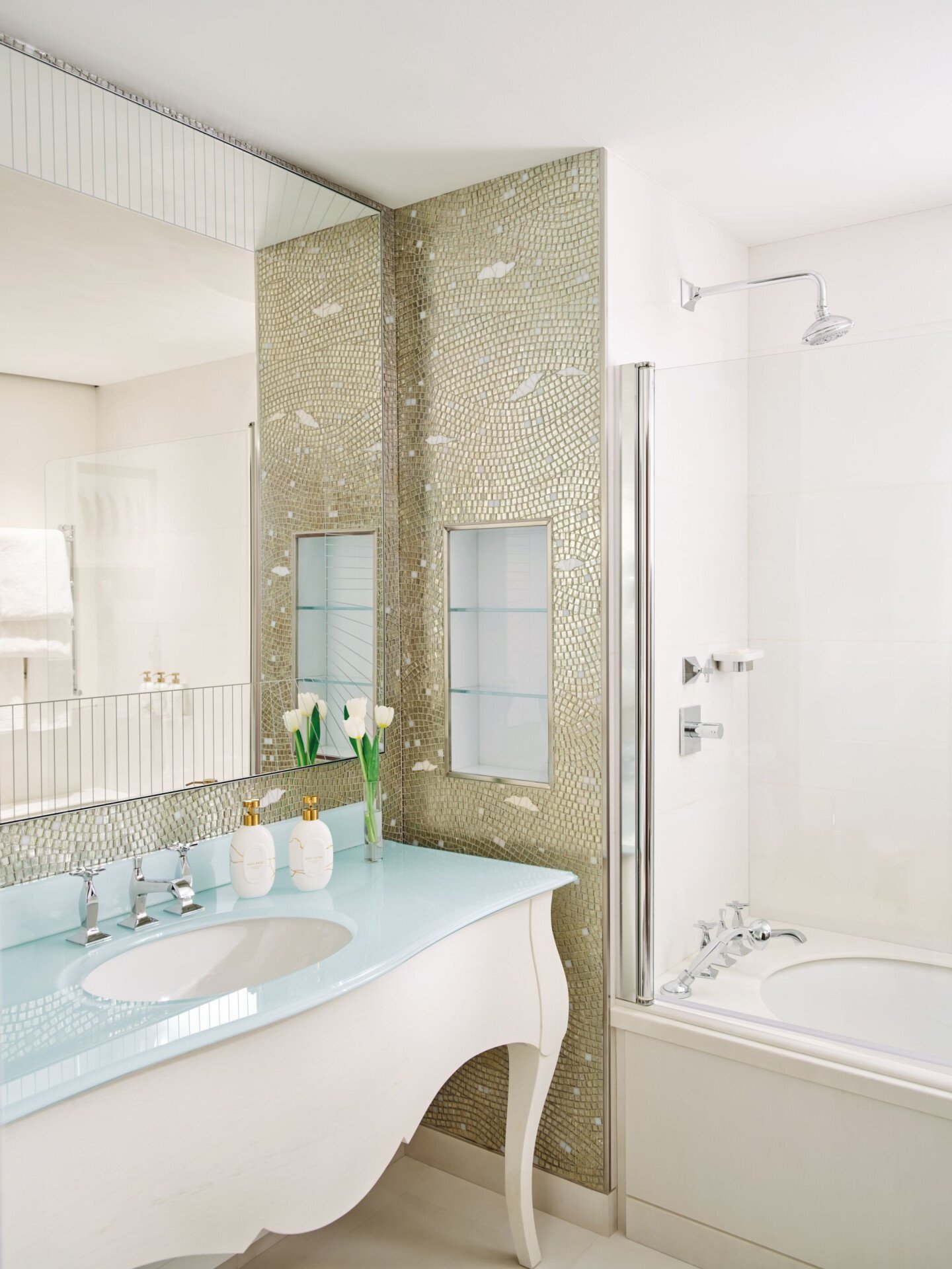 Deluxe room white bathroom