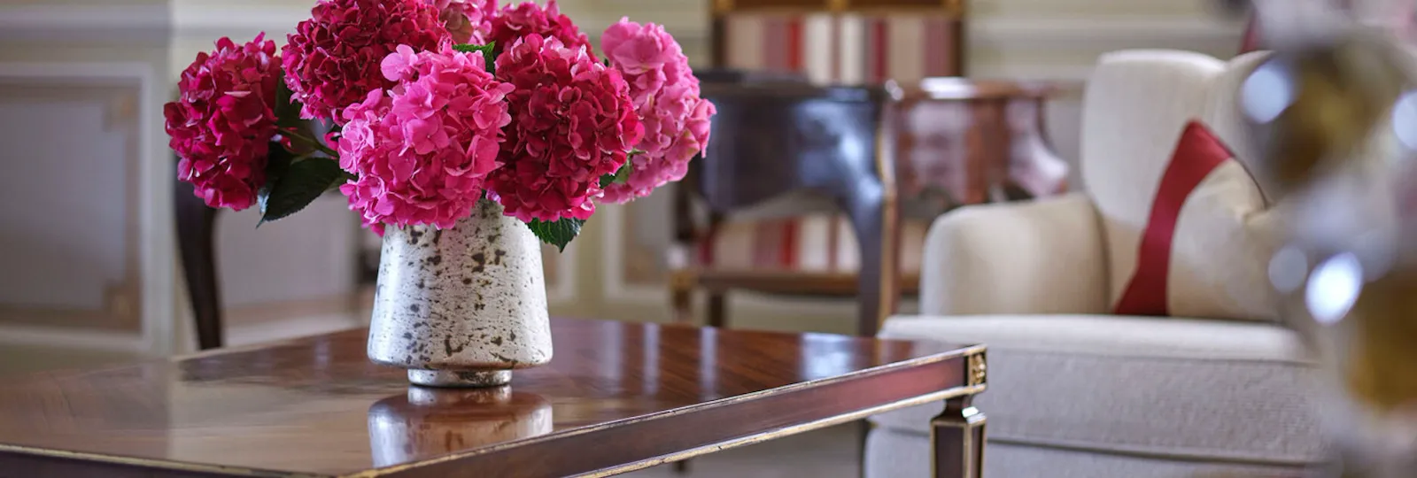 Principe Suite Living Room Close-up with with a bouquet of pink flowers