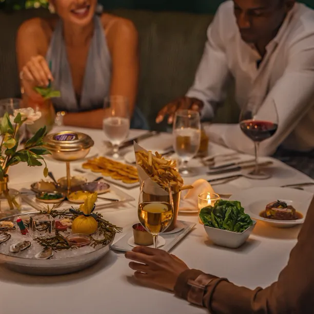 Dining in the Polo Lounge, The Beverly Hills Hotel, Beverly Hills