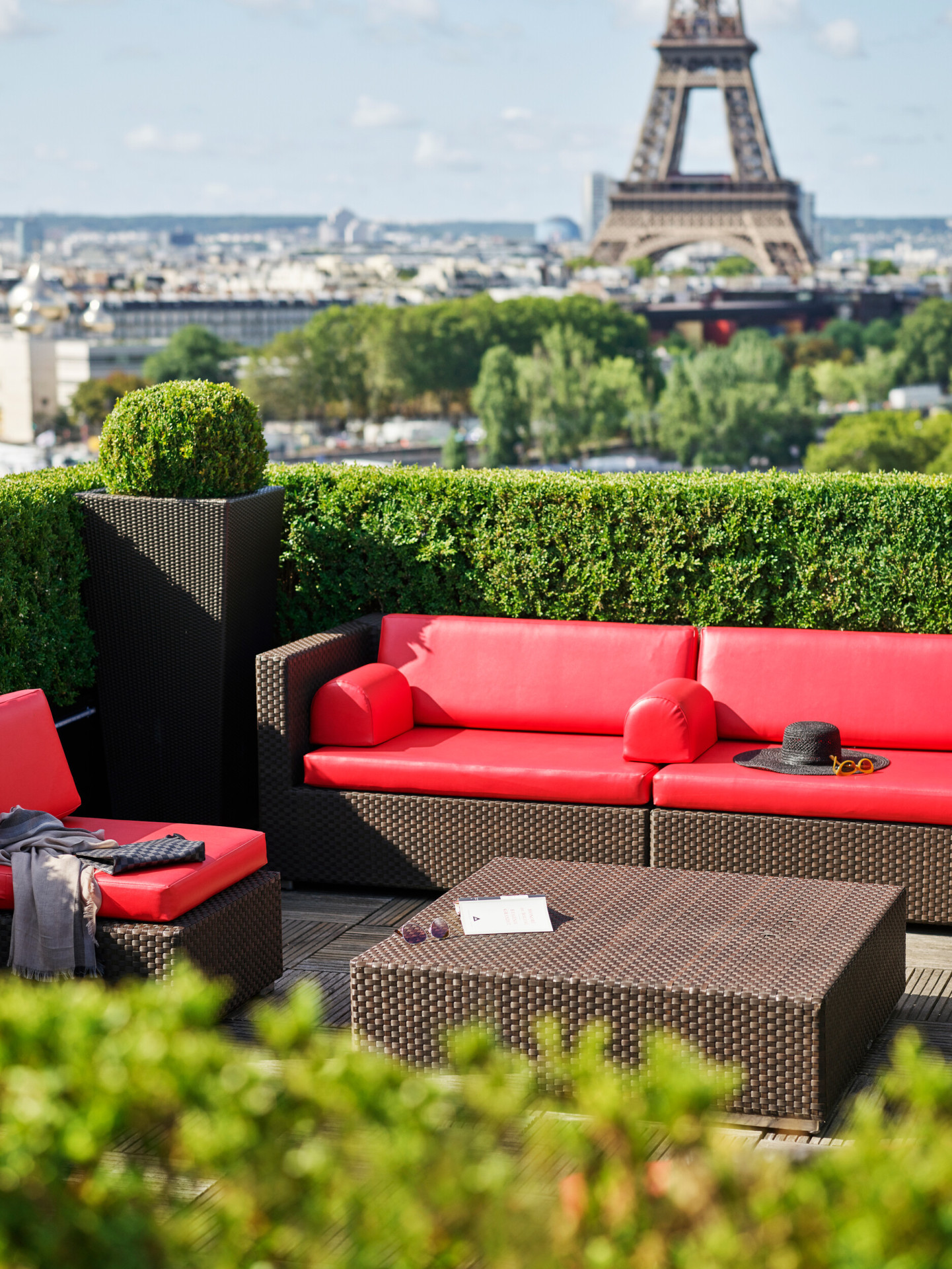 HPA-868-878-SignatureEiffel-Suite-Moments-2-HR-by-markread