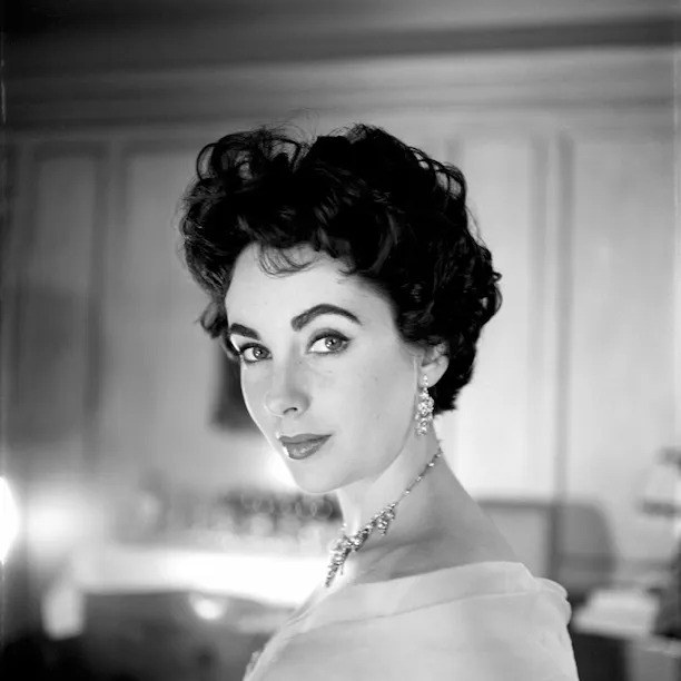Elizabeth Taylor Photographed By Cecil Beaton At The Dorchester