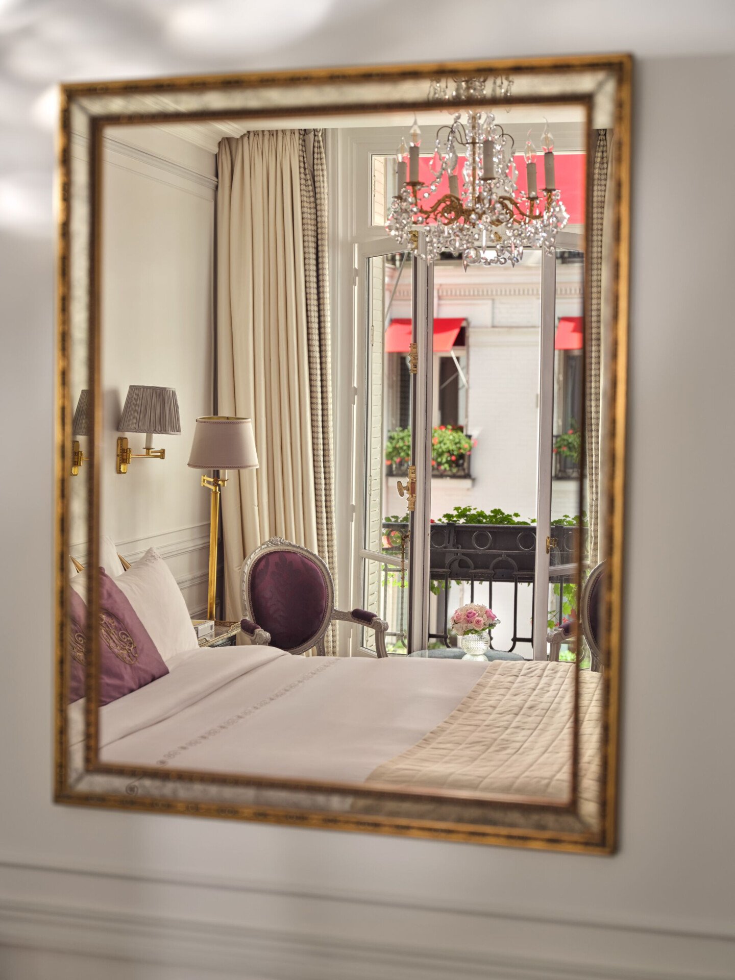 This is the mirror of the Classic Single Room #401 at the Plaza Athénée. 