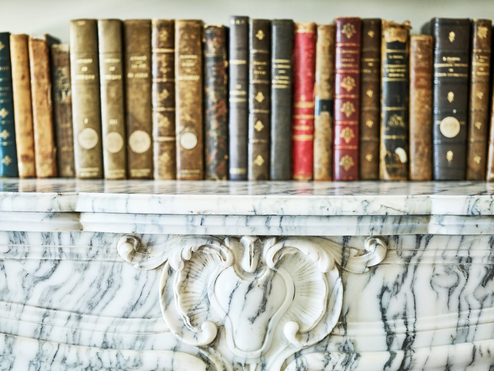 Books on top of a marble furniture piece in the presidential appartment at Le Meurice, Paris.