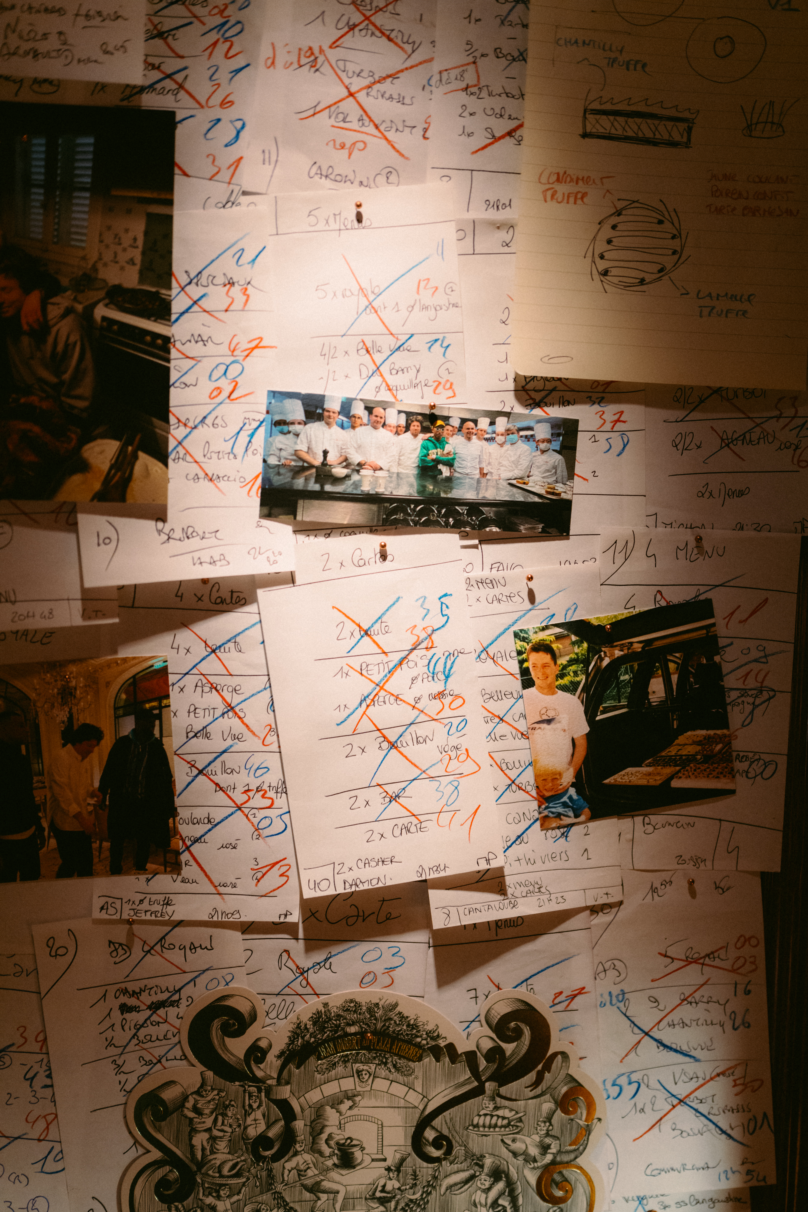 Papers fixed on the wall in the Cabinet de Conspirateurs