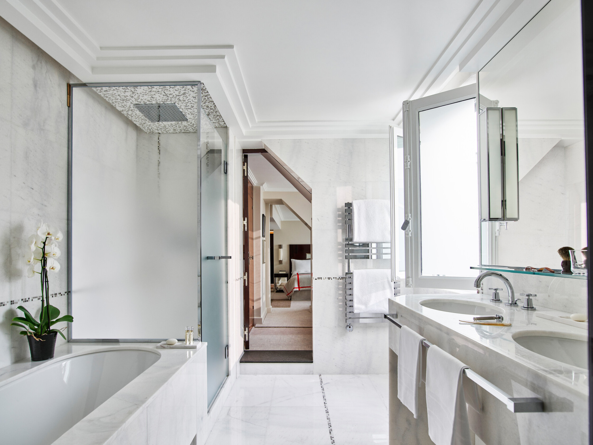 HPA-725-Deluxe-Suite-bathroom-3-HR-by-markread