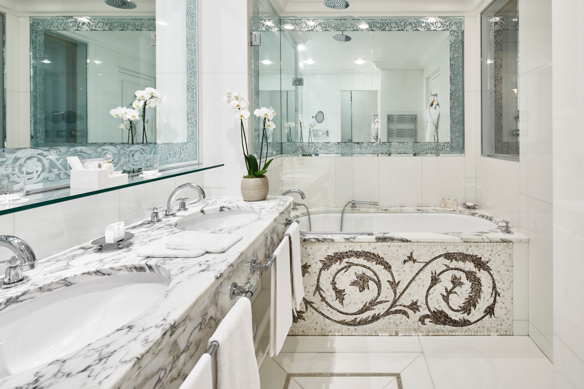 HPA-407-Deluxe-Room-Avenue-SDB-HR-by-Francis-Amiand