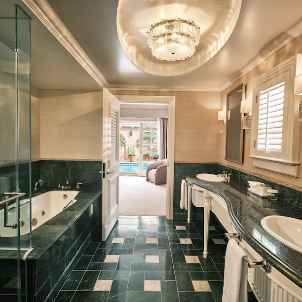 master bedroom bathroom