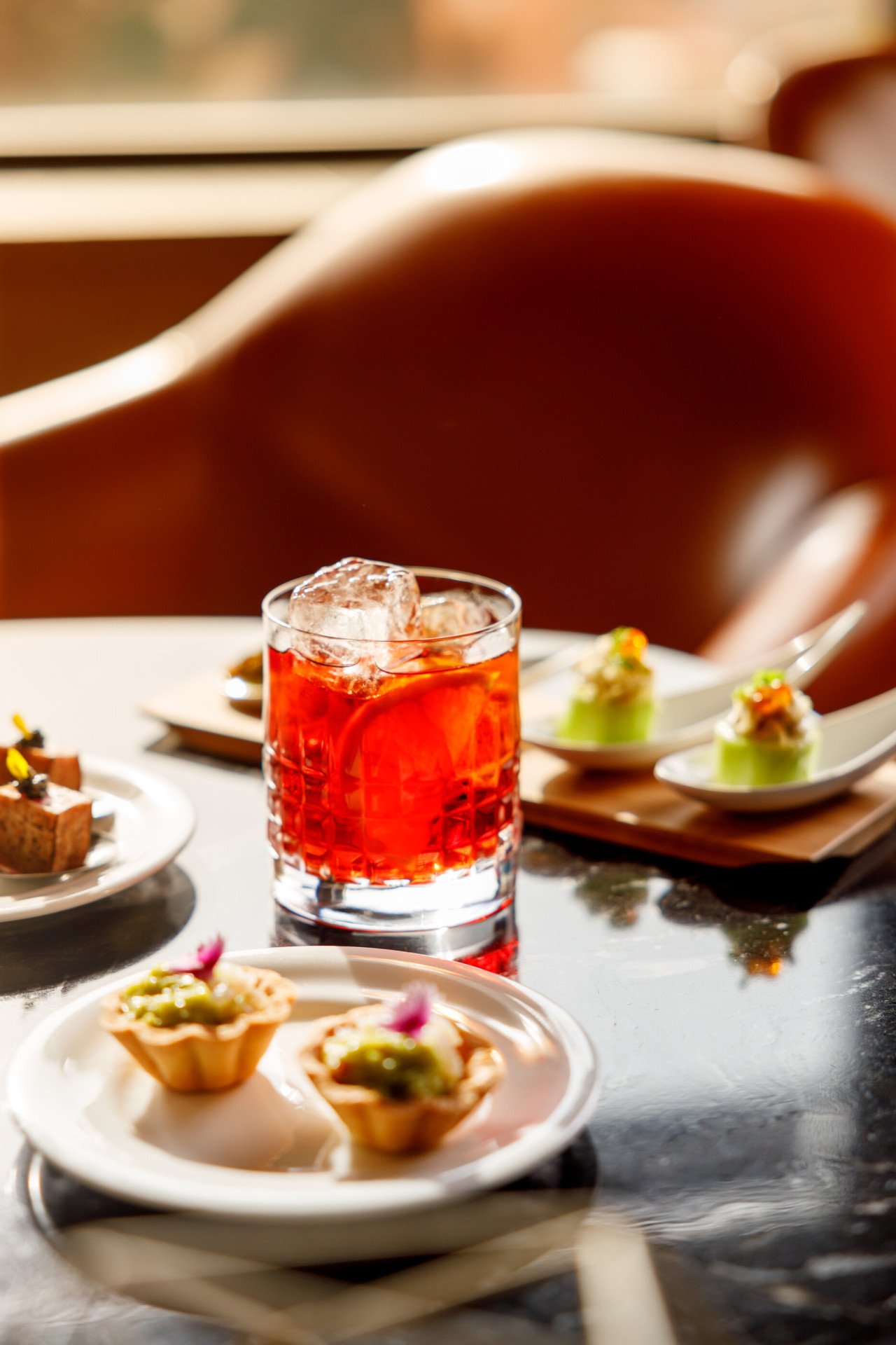 Negroni served with food bites at Il Giardino Bar