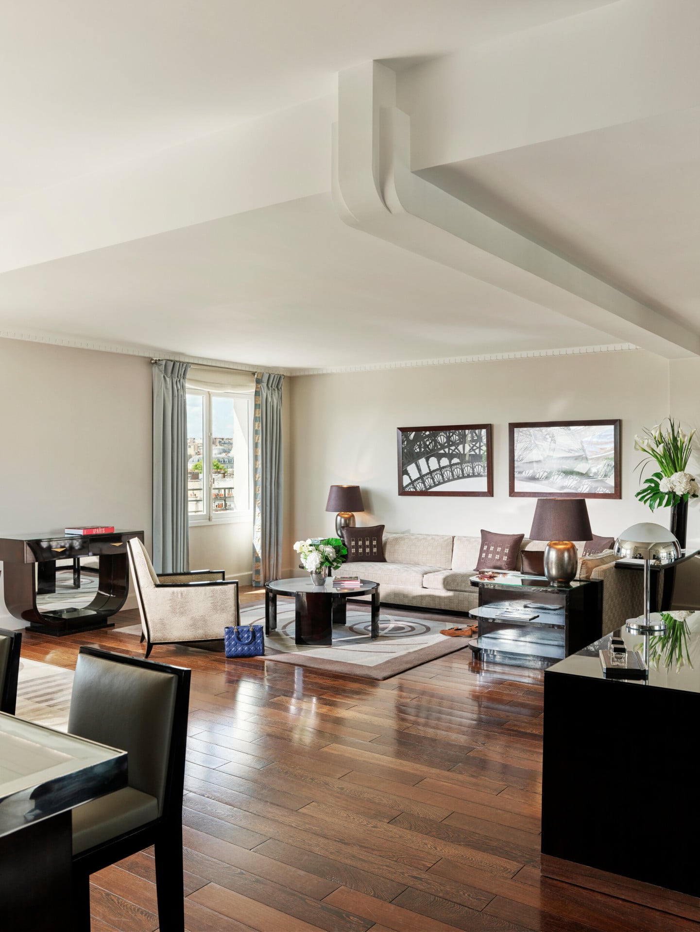 HPA-868-878-SignatureEiffel-Suite-Living-P2-HR-by-markread