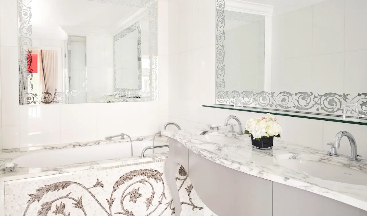 This is the bathroom of the Deluxe Junior Suite #440 at the Plaza Athénée.