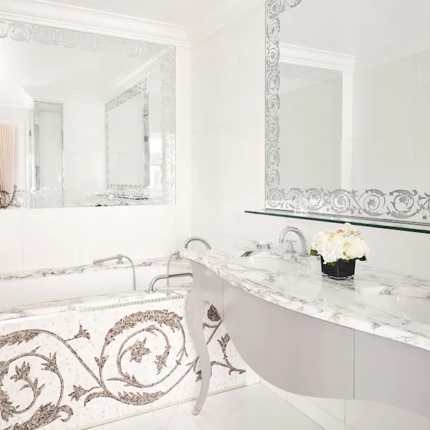 This is the bathroom of the Deluxe Junior Suite #440 at the Plaza Athénée.