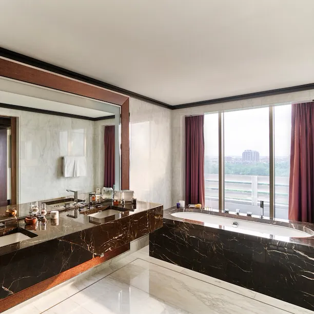 45 Park Lane-Penthouse Suite-Bathroom-4591-propped-highres