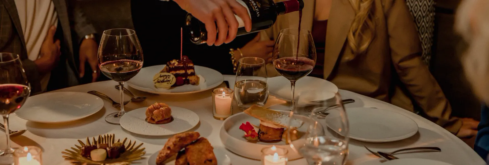 Dining in alcove at The Restaurant at Hotel Bel-Air, Los Angeles