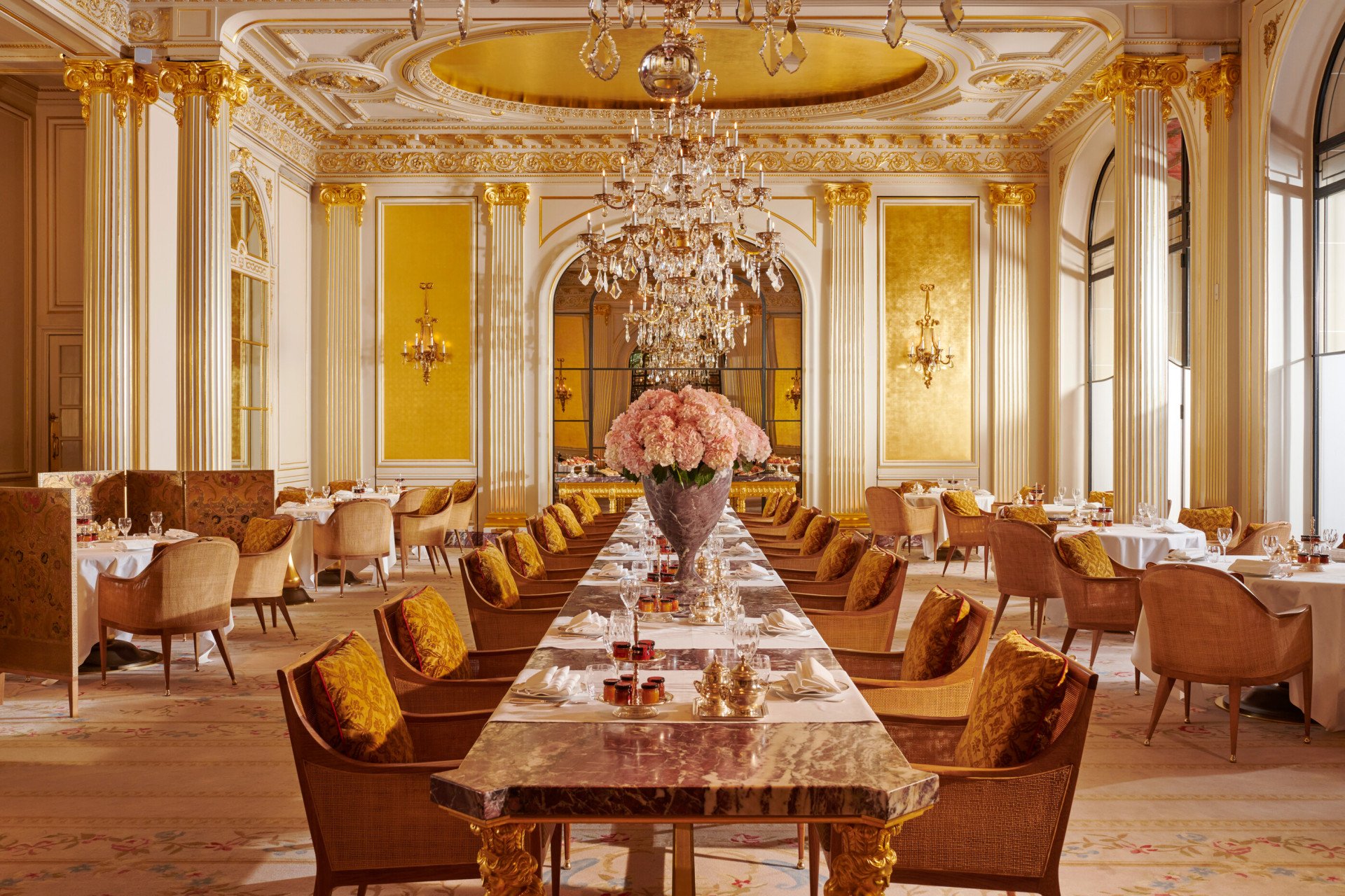 Images of the table at the Jean Imbert au Plaza Athénée