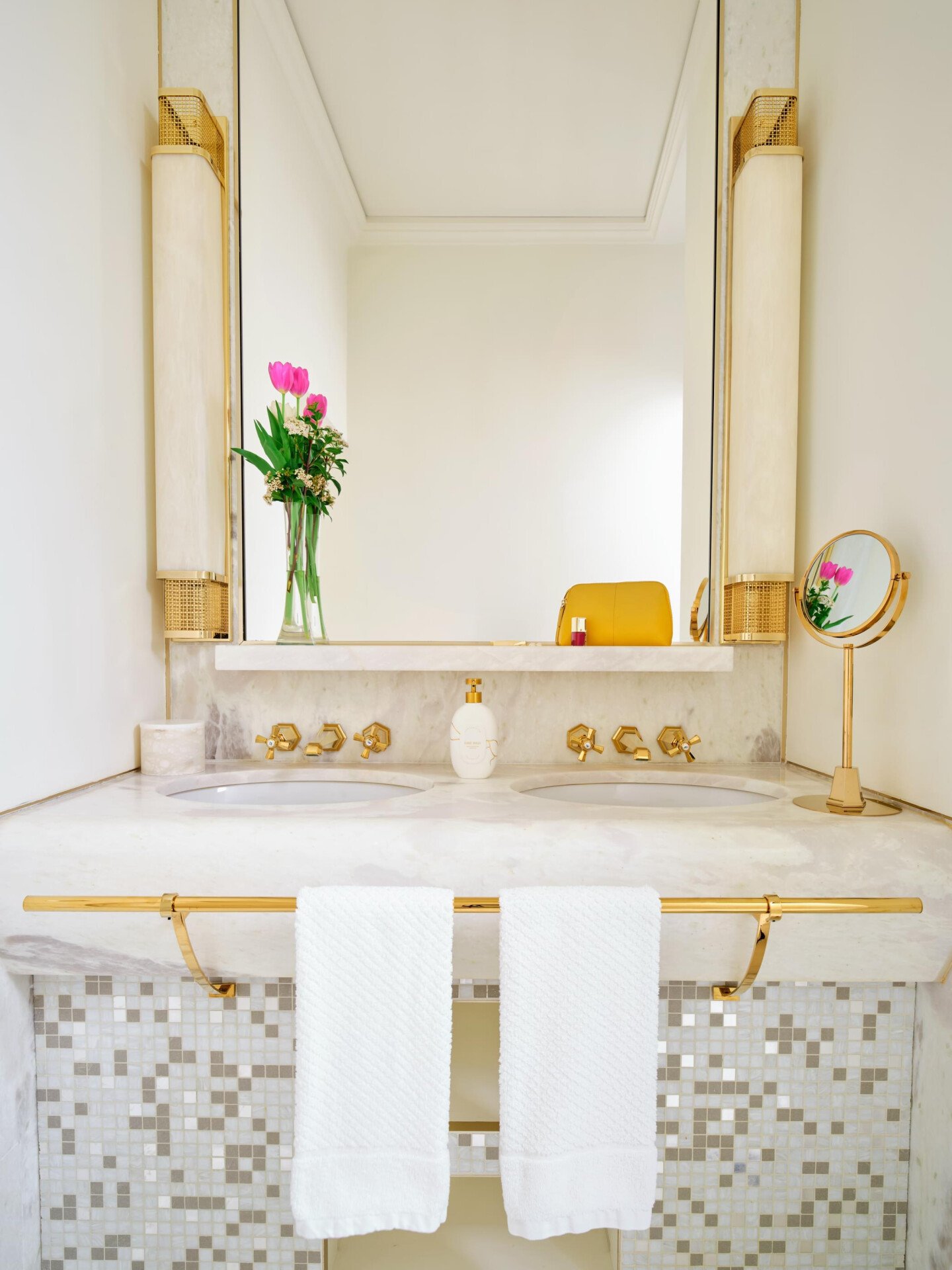 Marble double sing in classic room at Hotel Eden Rome