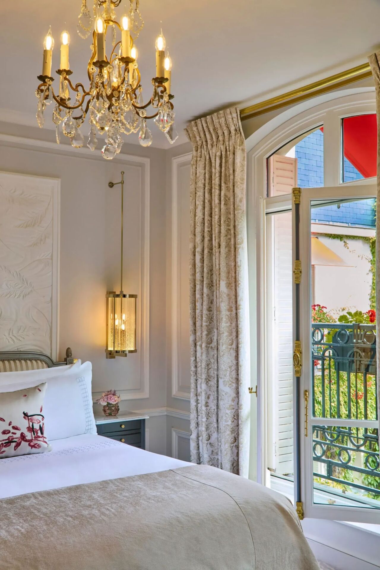 Deluxe Room Bedroom #632