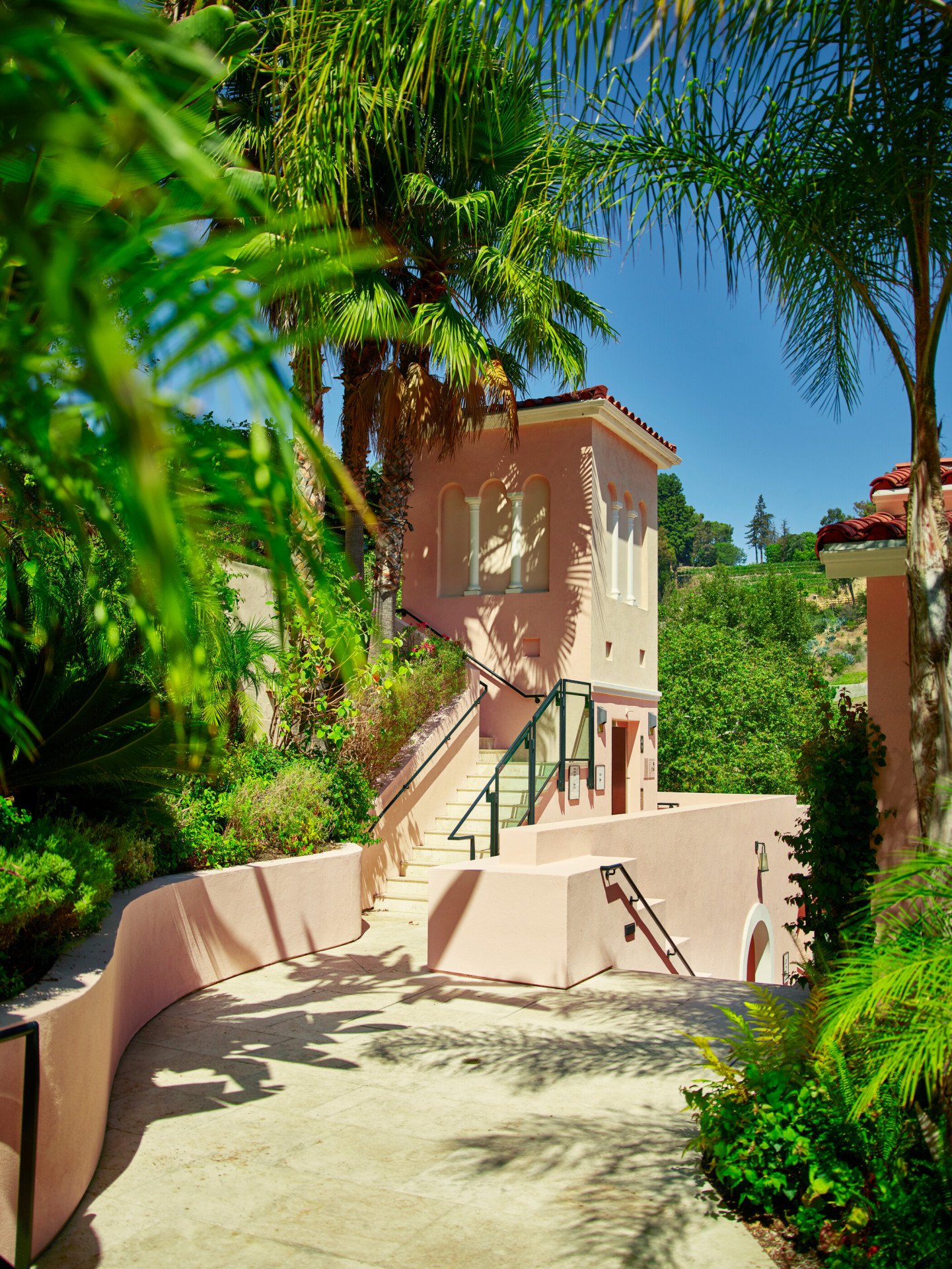 Canyon tower through the greenery at Hotel Bel-Air