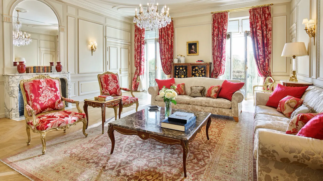 Living room of the presidential appartment highlighting the windows at Le Meurice, Paris.