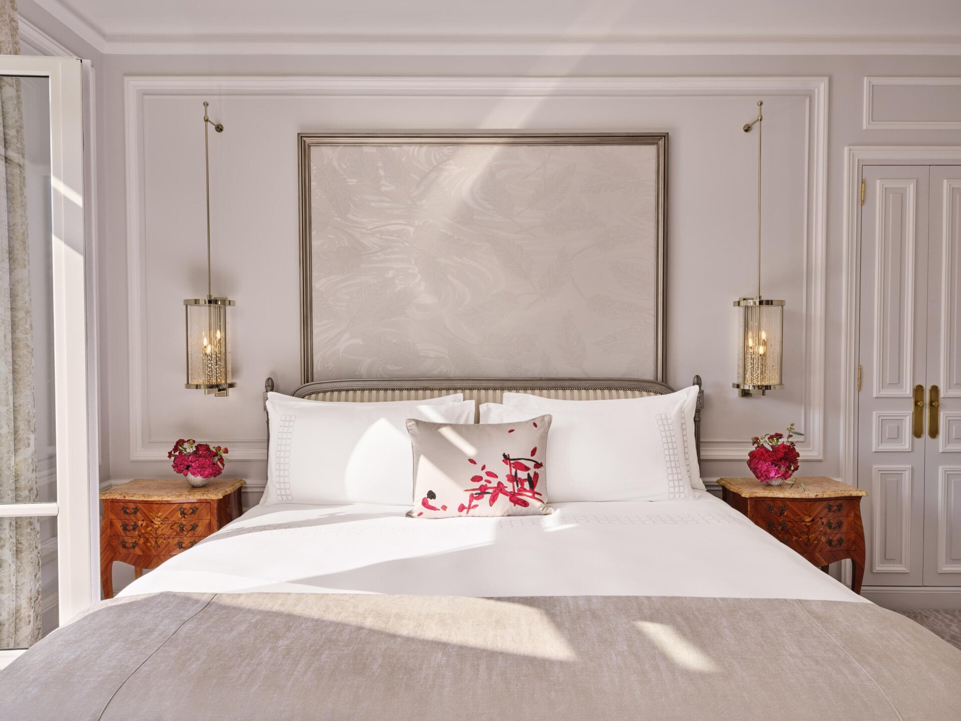 Deluxe Suite av montaigne view balcony HPA - #602 