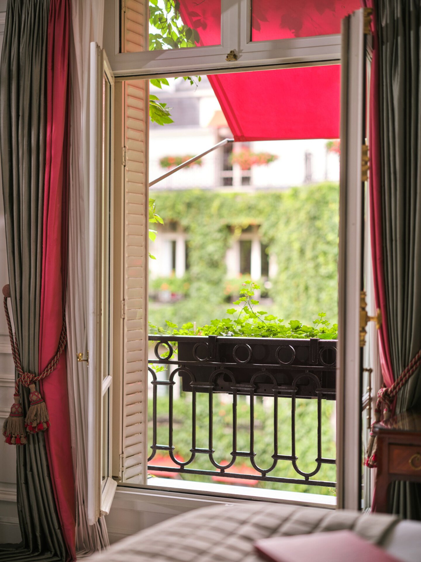 This is the window of the Junior Suite #532 at the Plaza Athénée.