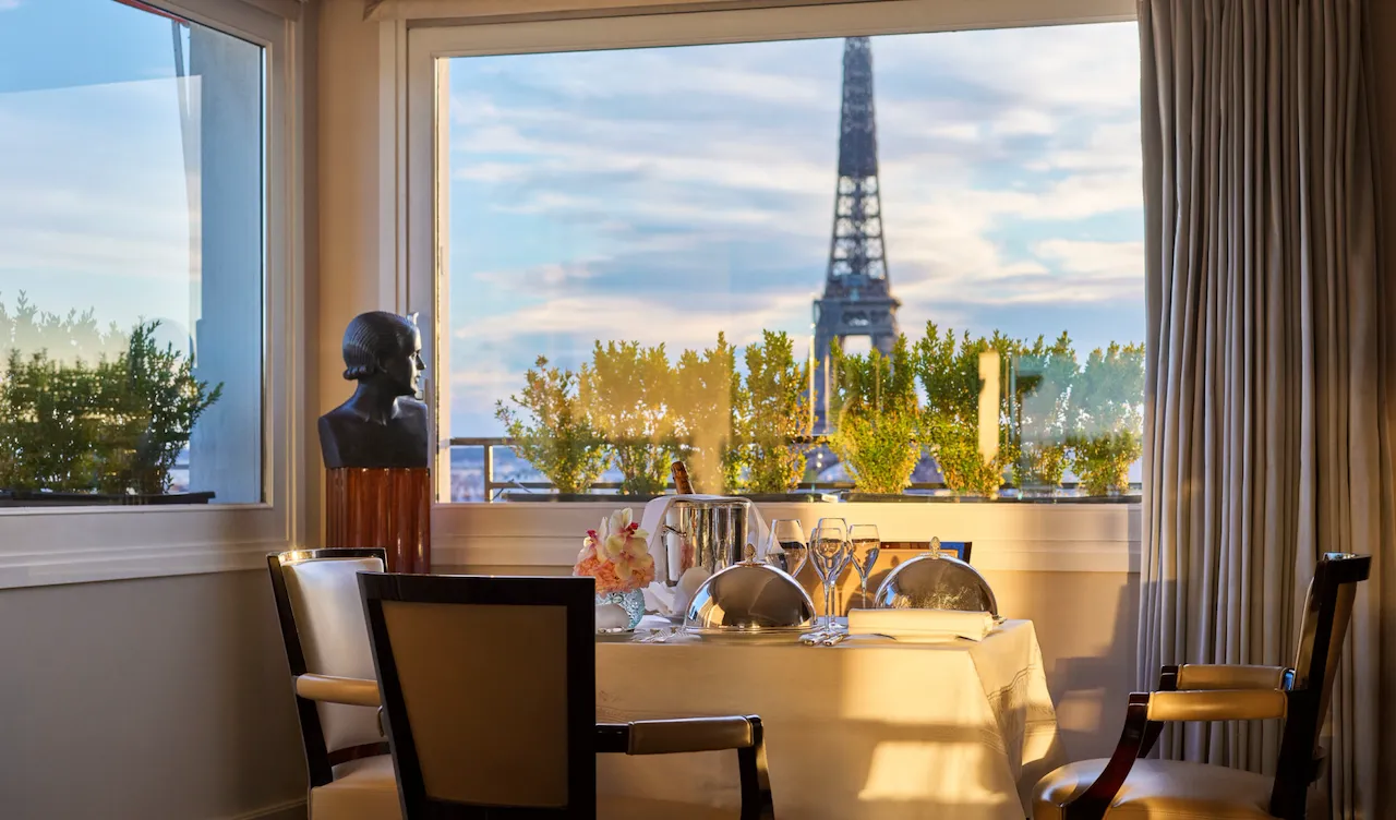 HPA - 878 - Eiffel-Suite-Signature-romantic-dinner-set-up-2-HR-by-markread