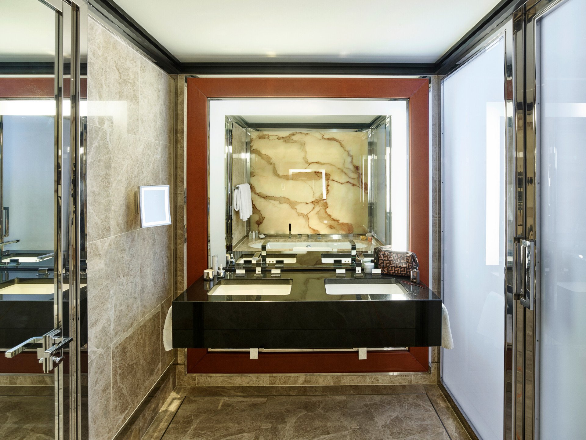 Deluxe Room-Bathroom closeup