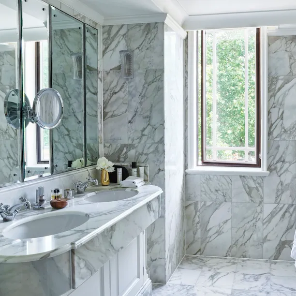 The Eisenhower Suite at The Dorchester, London bathroom and window