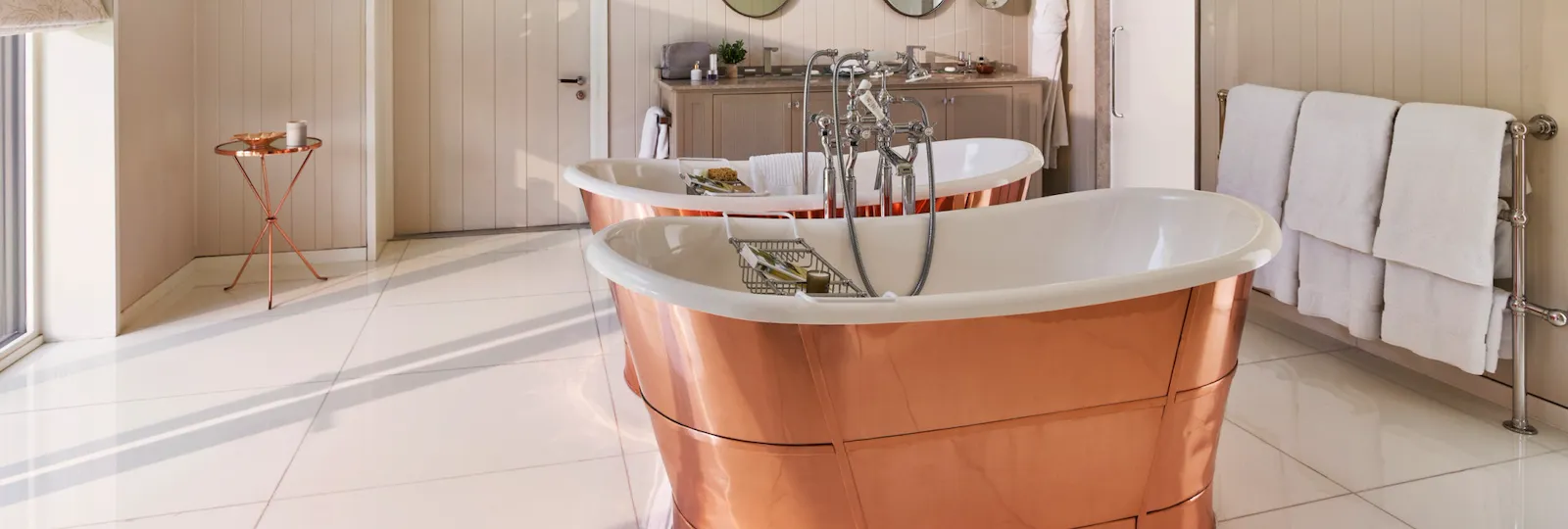 Coworth Park-Stable Premium Suite-Fairway-bathroom-highres