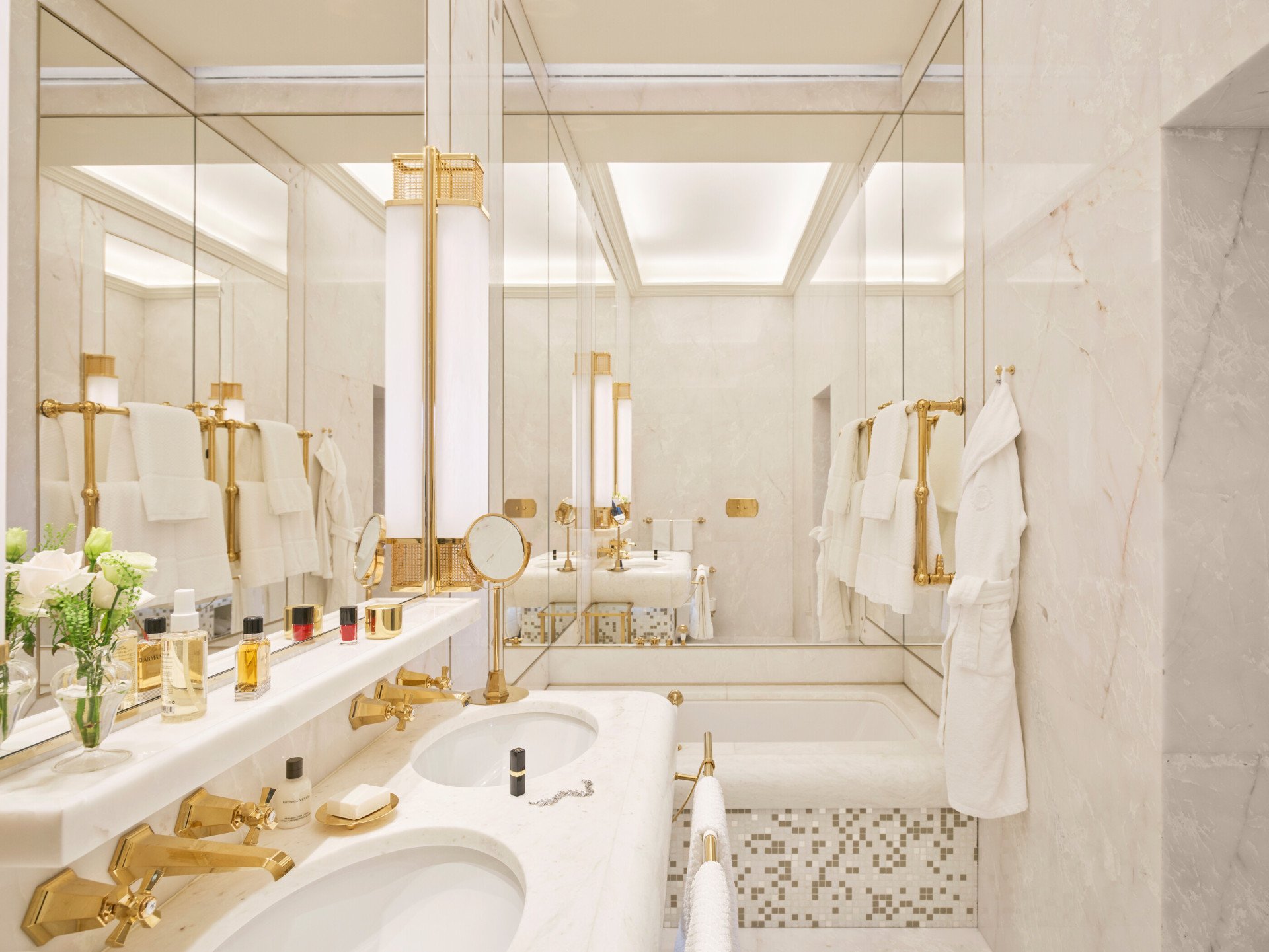 White marble bathroom of Classic room with view with double sinks and bathtub at Hotel Eden, Rome