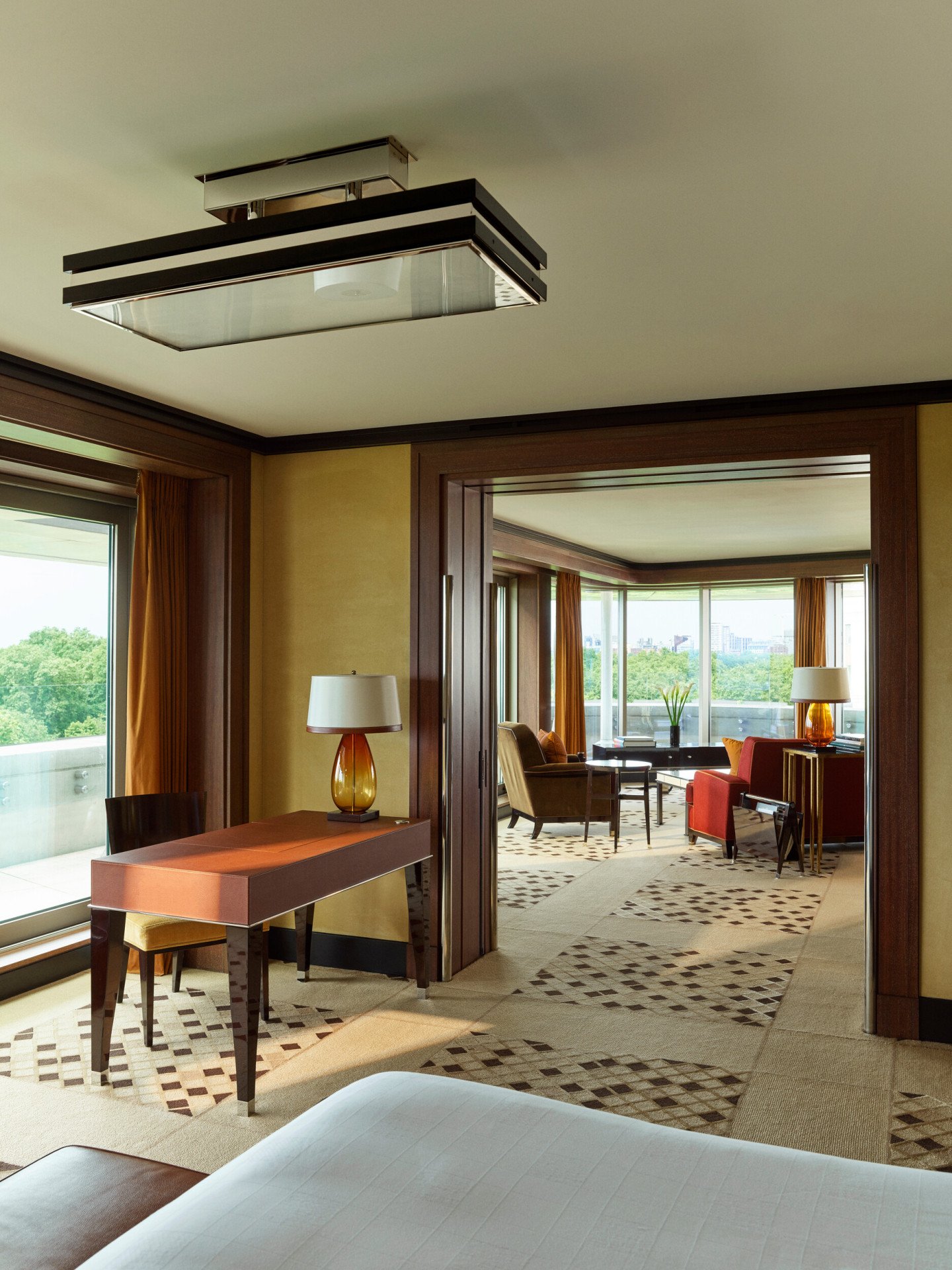  Hyde Park Suite-Living room