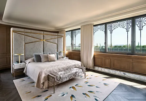 Masterbedroom in the Belle Etoile suite at Le Meurice, Paris.
