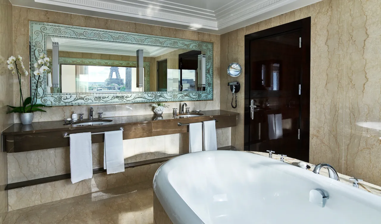 HPA-868-878-SignatureEiffel-Suite-Bath-HR-by-markread