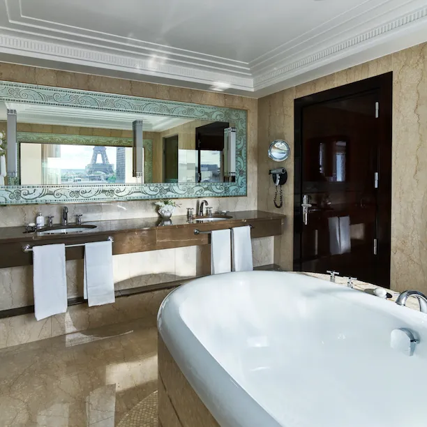 HPA-868-878-SignatureEiffel-Suite-Bath-HR-by-markread
