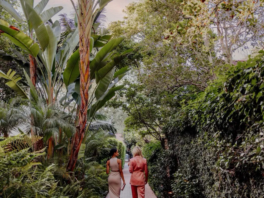 Hotel Bel-Air garden grounds moment