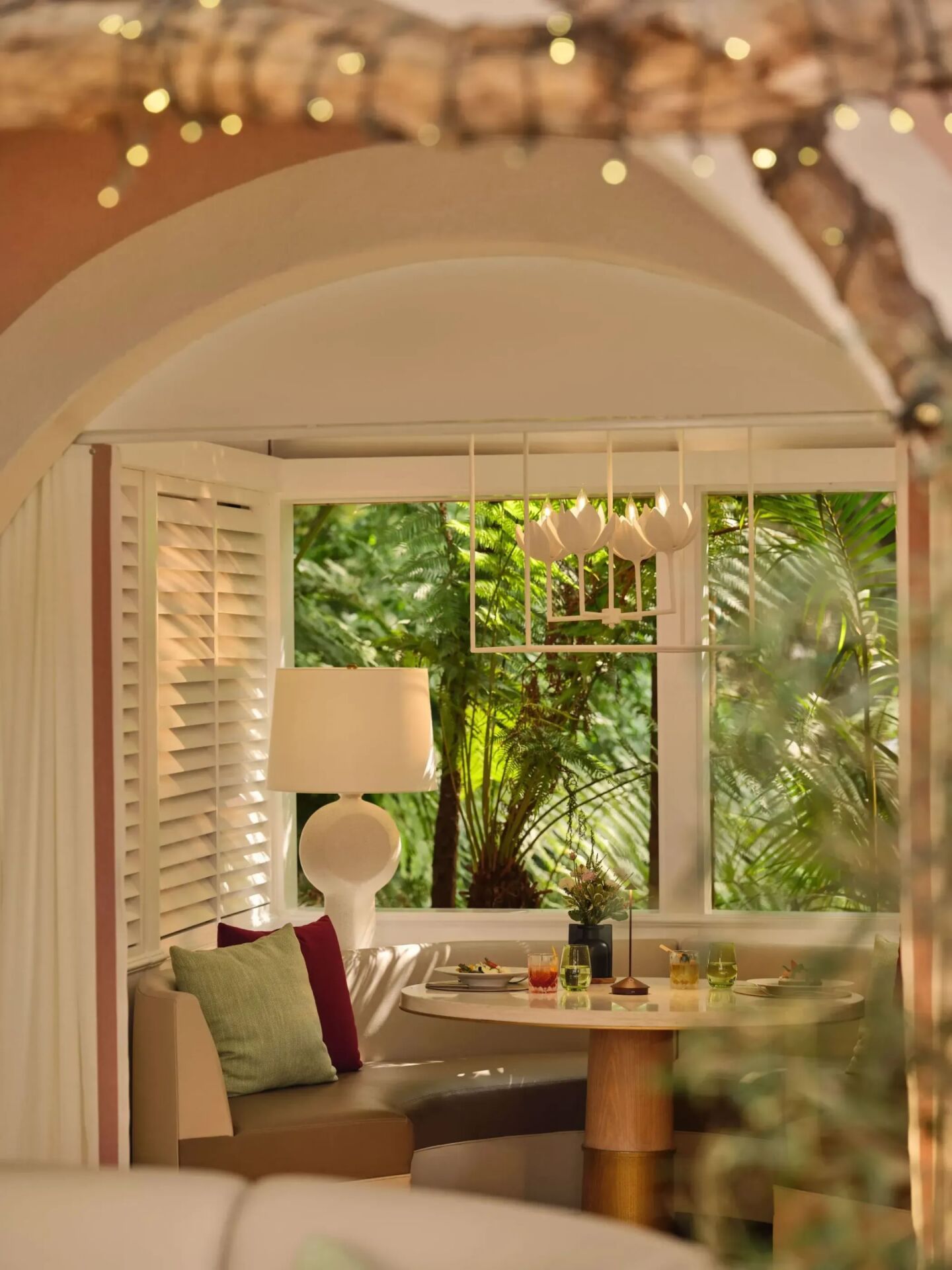 Alcove booth dinner moment in The Restaurant at Hotel Bel-Air